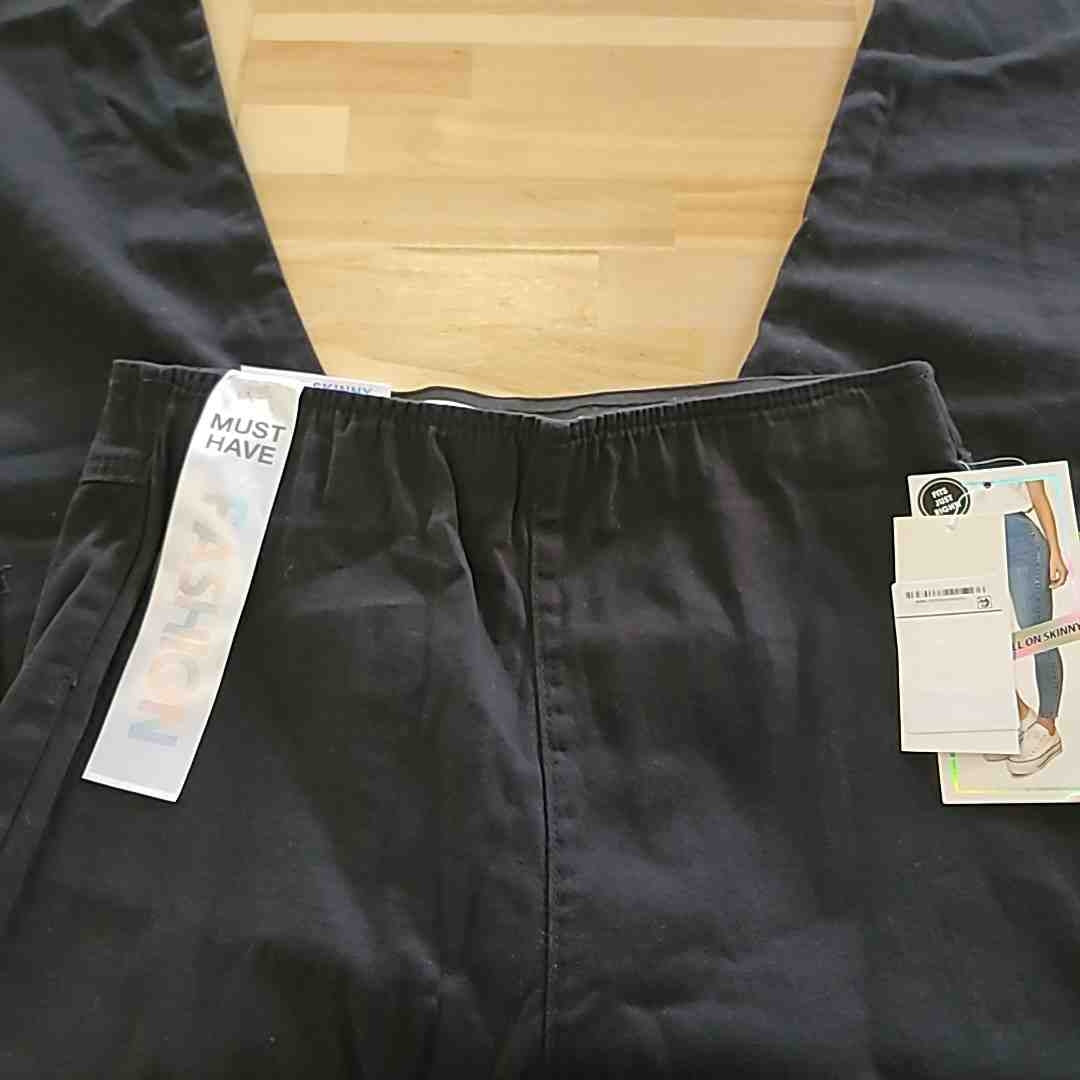 Tinseltown Juniors' Pull-on Skinny Cargo Pants - S Black cargo