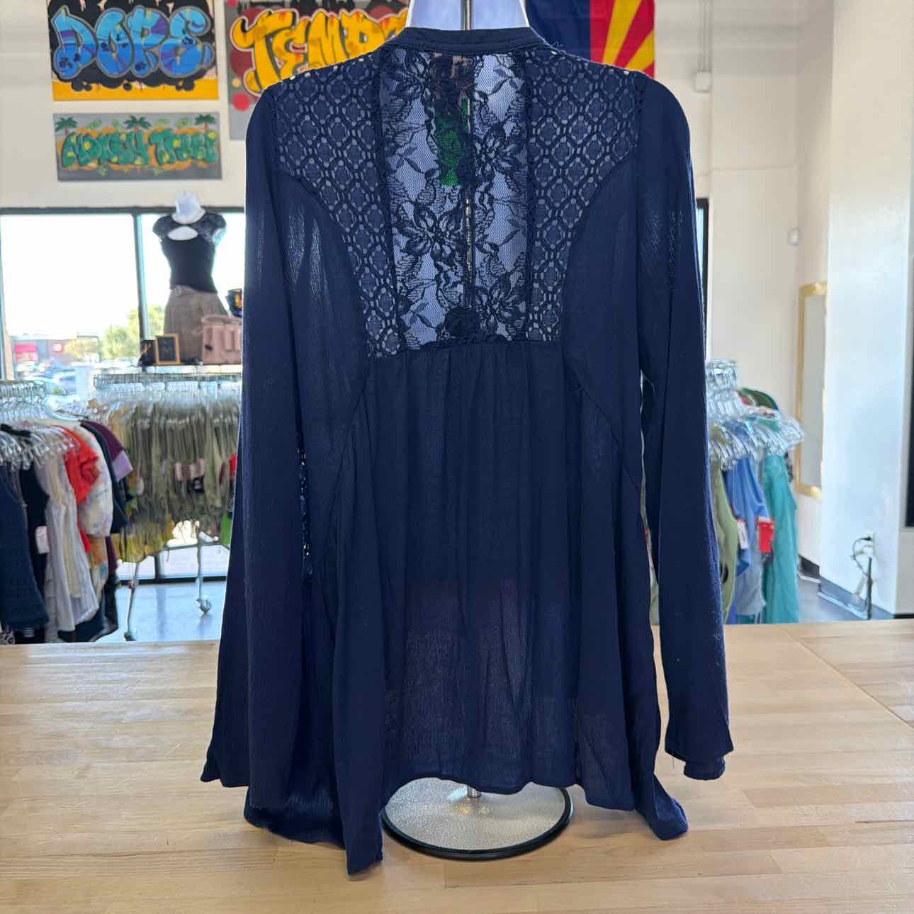 Knox Rose Size M Navy Preloved Jacket