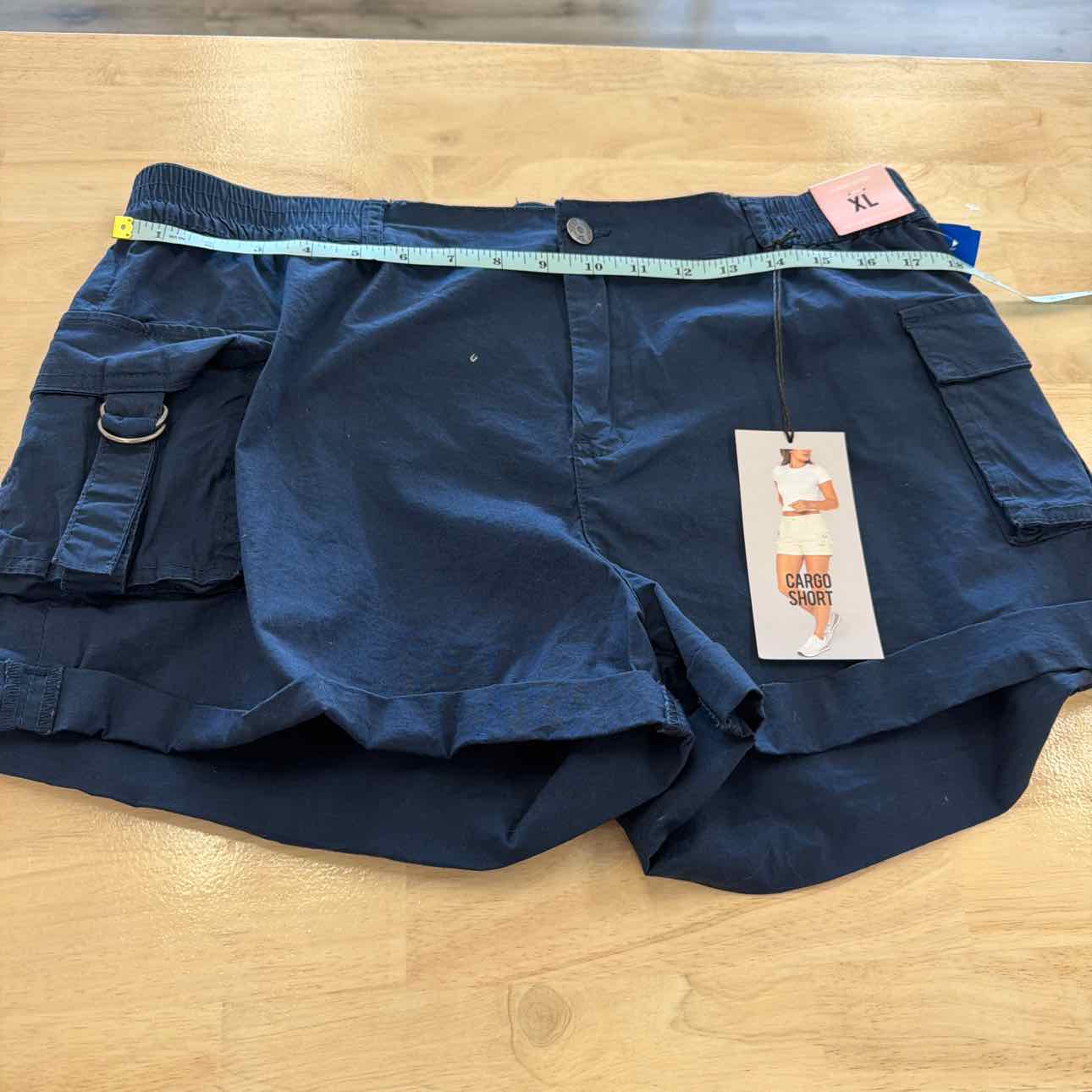 Celebrity pink Women Size XL Blue New Shorts