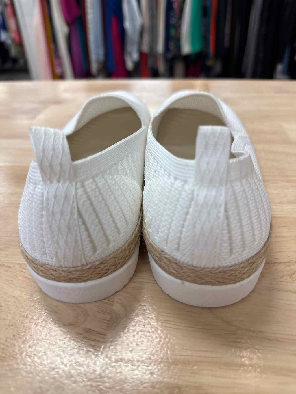 Bobs Size 6 White Preloved Flexadrille Slip On