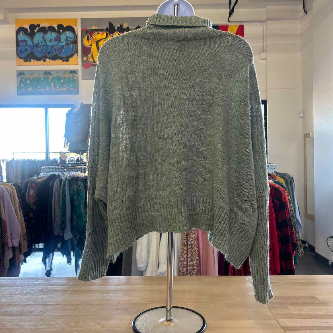 World Market Size OS Green Knit Preloved Poncho