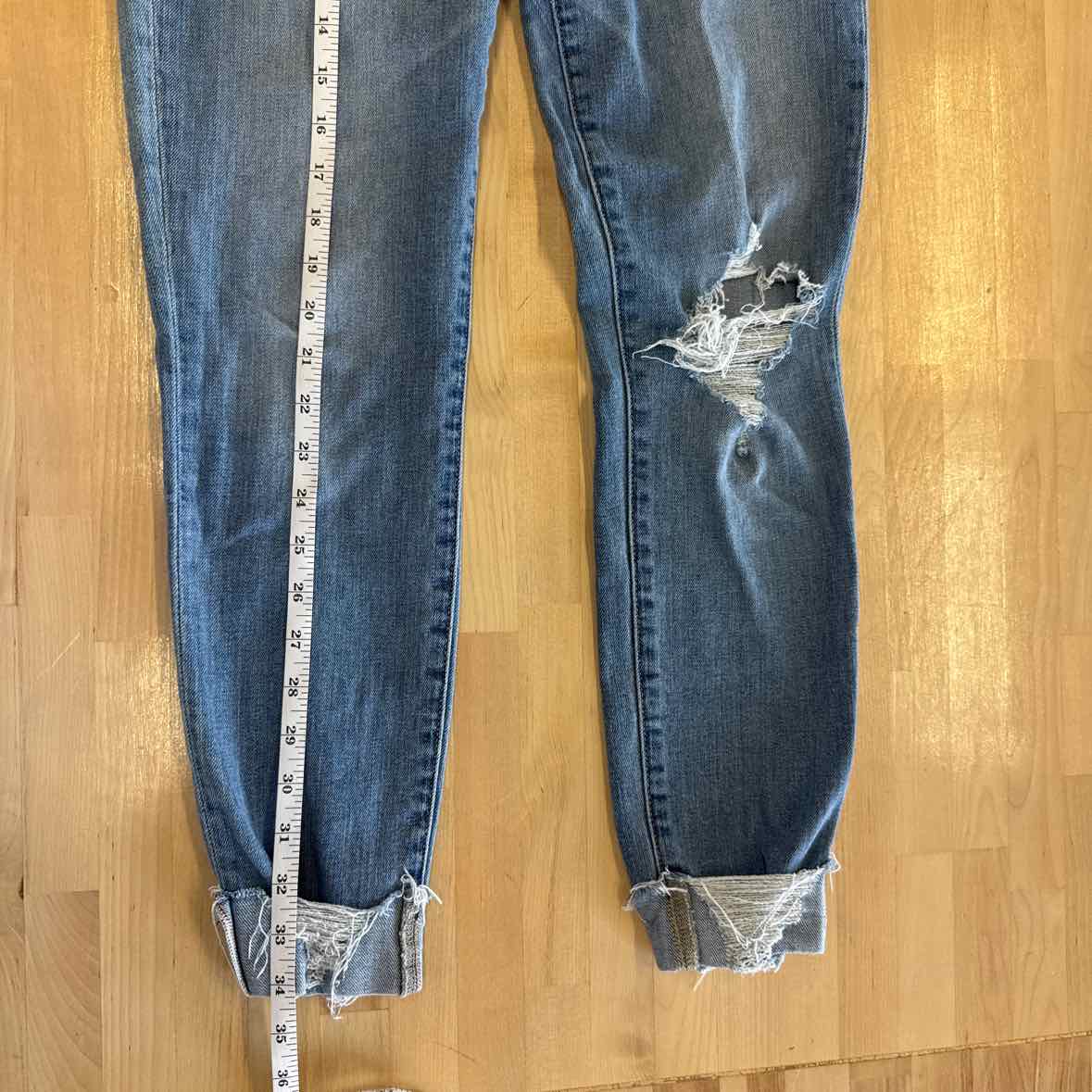 Joe B. Size 28 Blue Jeans