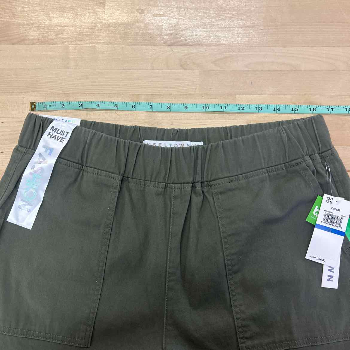 TINSELTOWN Size XL Green Pants