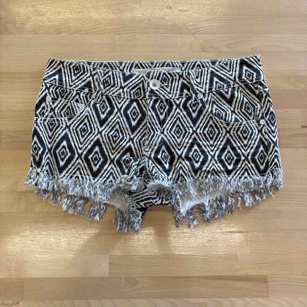 dollhouse Size 7 Black/White Shorts