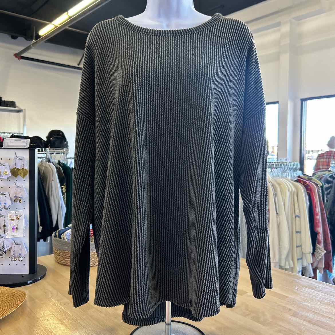 Maurices Size 1X Gray Sweater