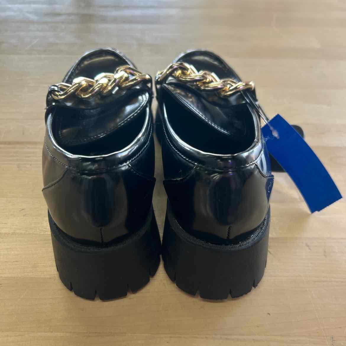Guess Size 7 black/gold Preloved Loafers