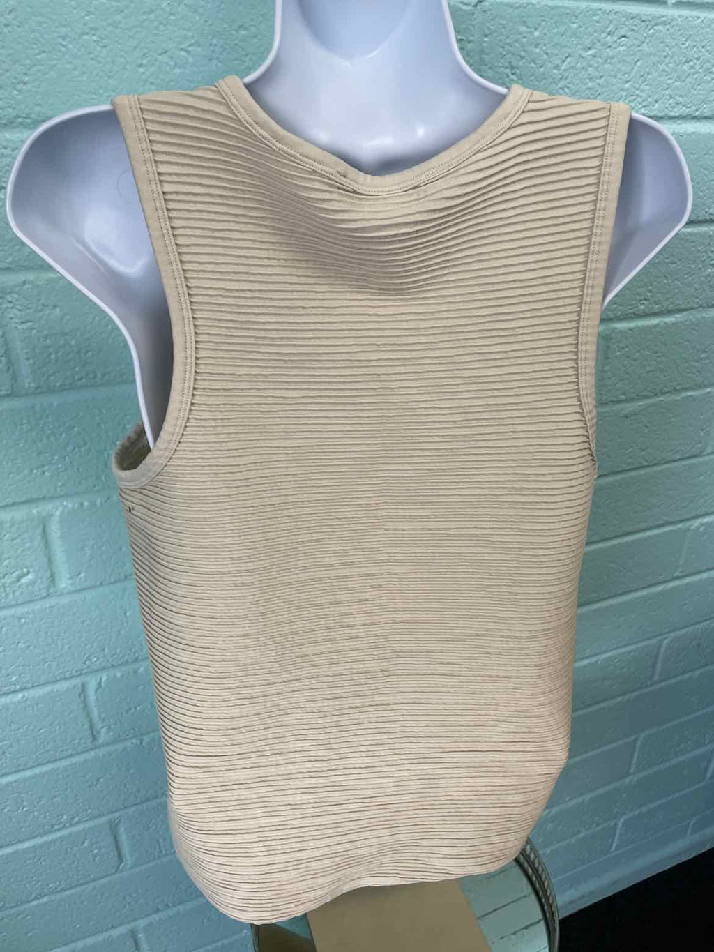 DKNY Size L Tan Tank