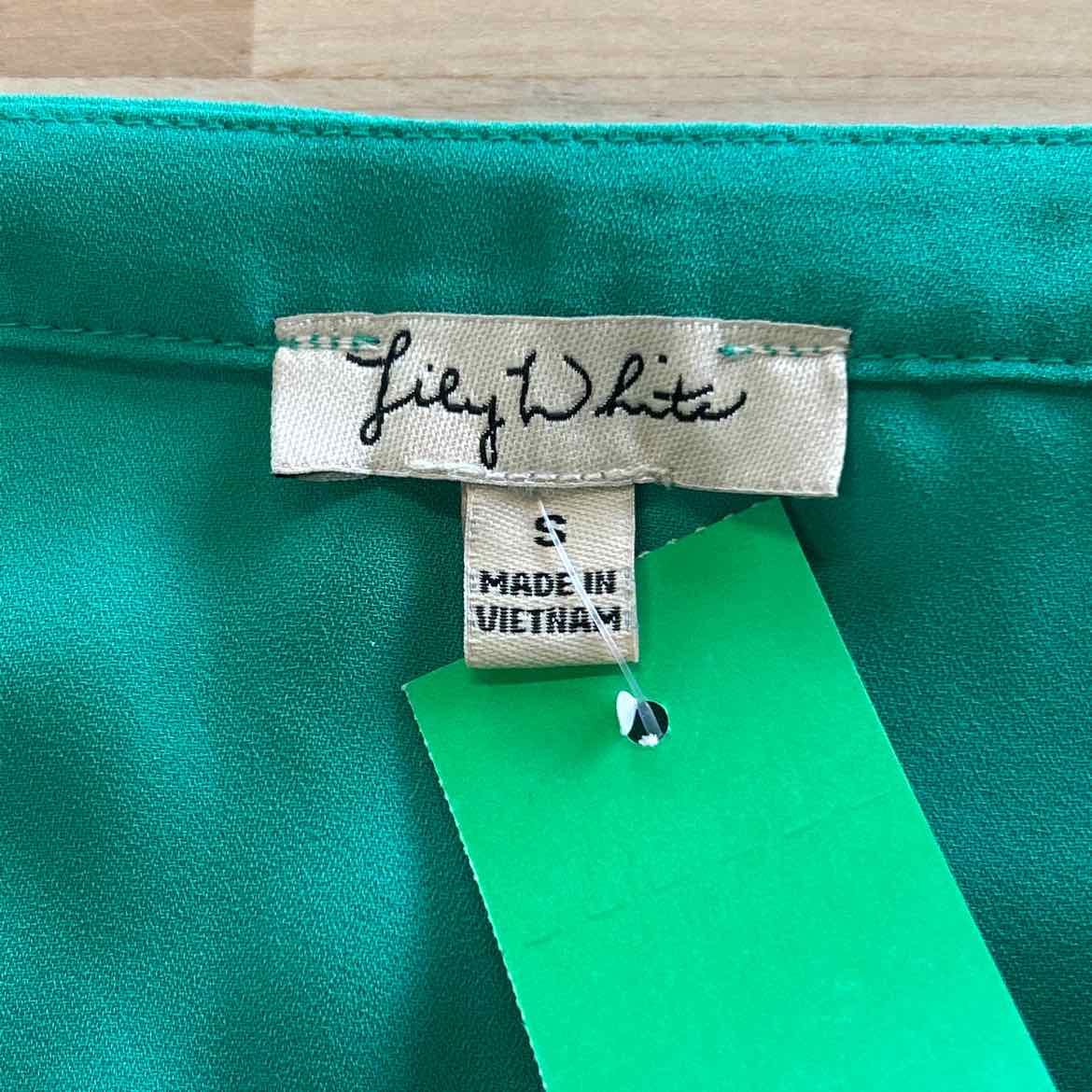 lily white Size S Green Preloved Blouse LS