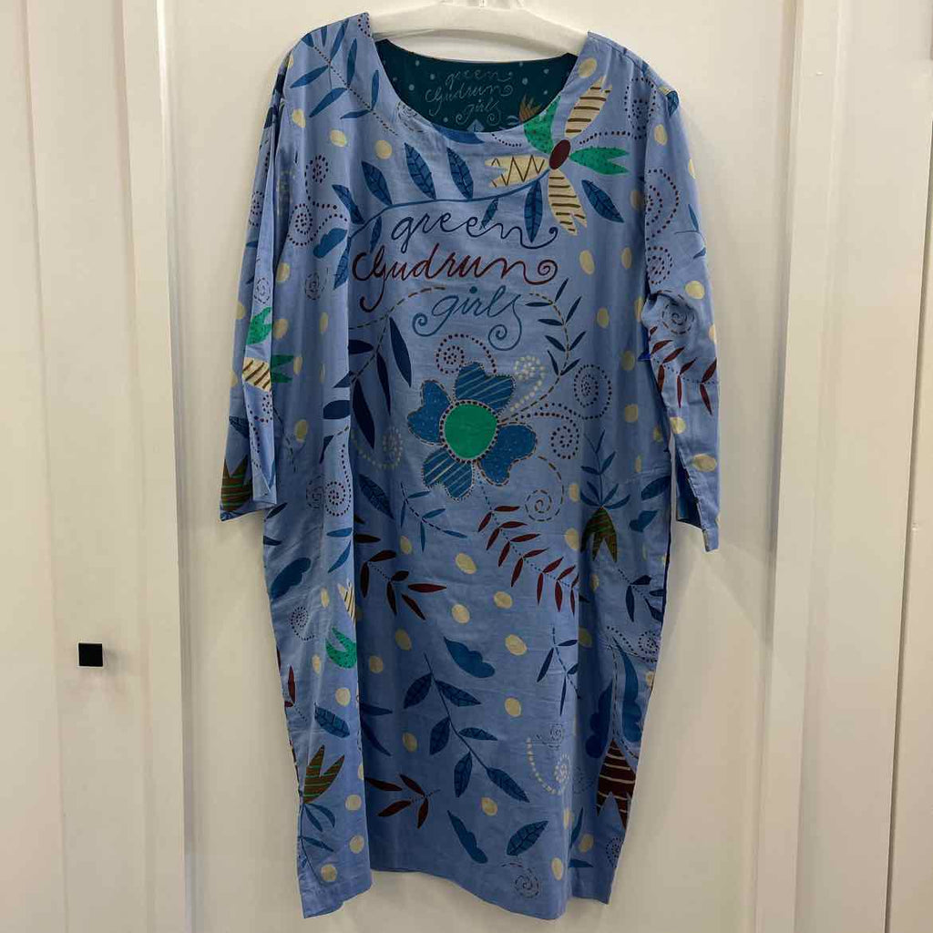 Queen collection Size L Blue Long Sleeve