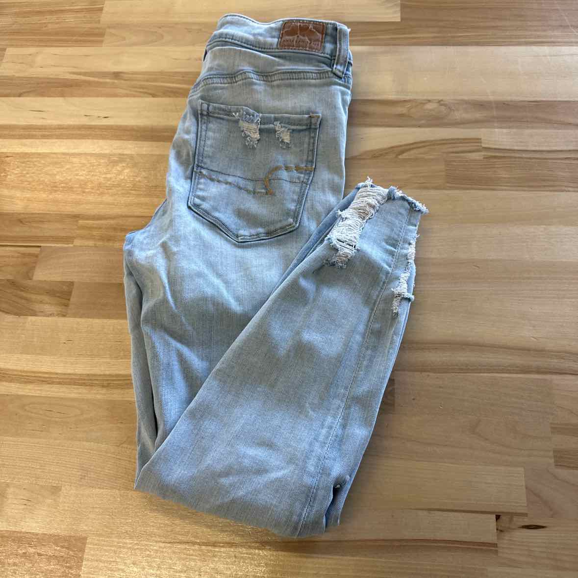 American Eagle Size 6 Blue Jeans