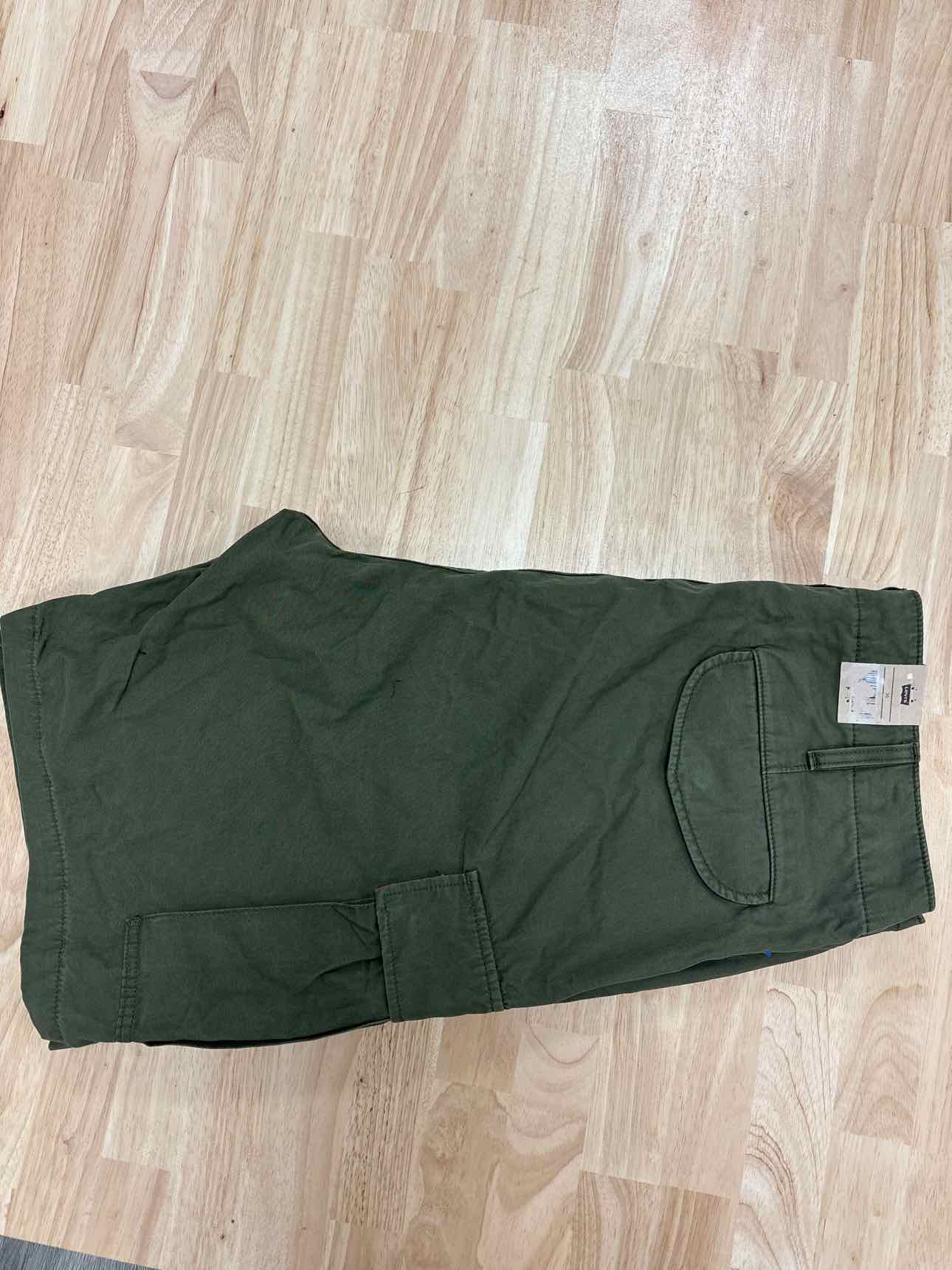 Levi's Carrier Cargo Shorts - Men's - 36 - Green