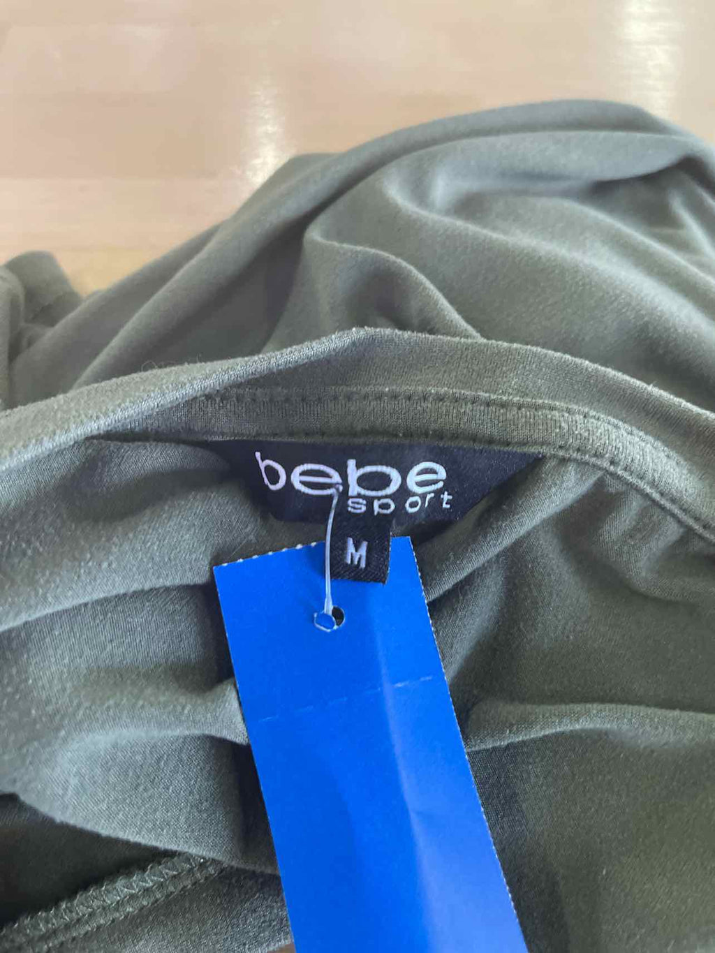 Bebe Size M Green Preloved T-Shirt SS