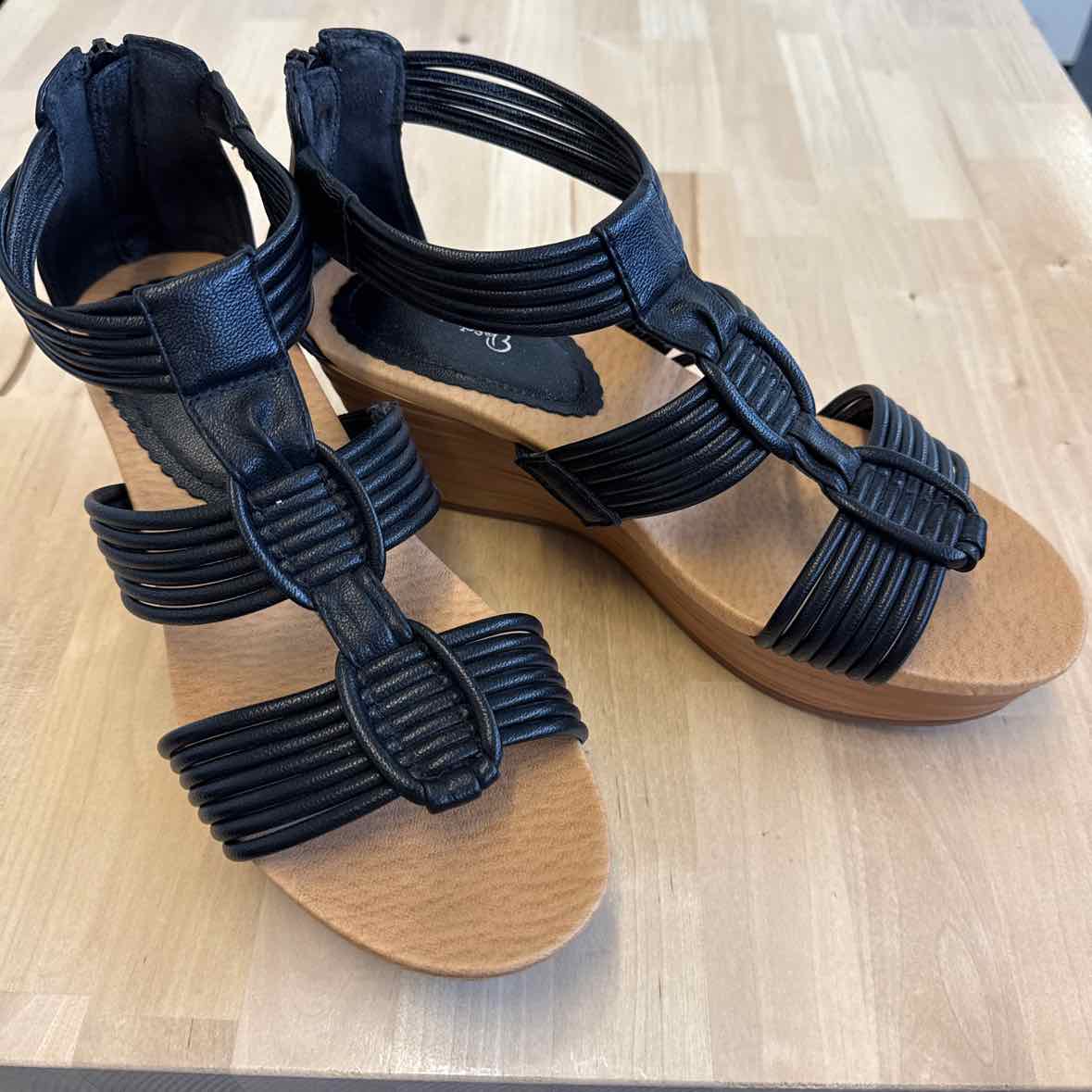 Baretraps Shoe Size 9.5 Black Wedge Sandals