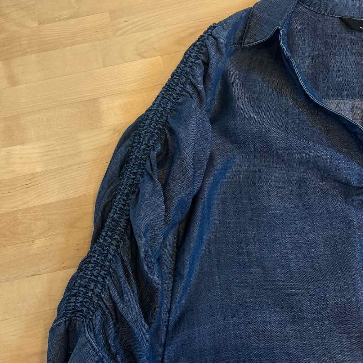 White House Black Market Size 0 Denim Preloved Blouse LS