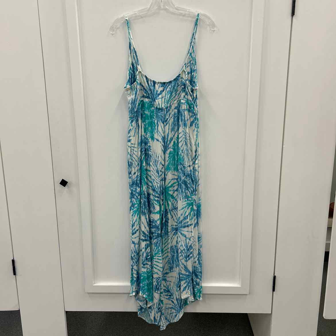 J Valdi Size L Blue/White Preloved Jumper