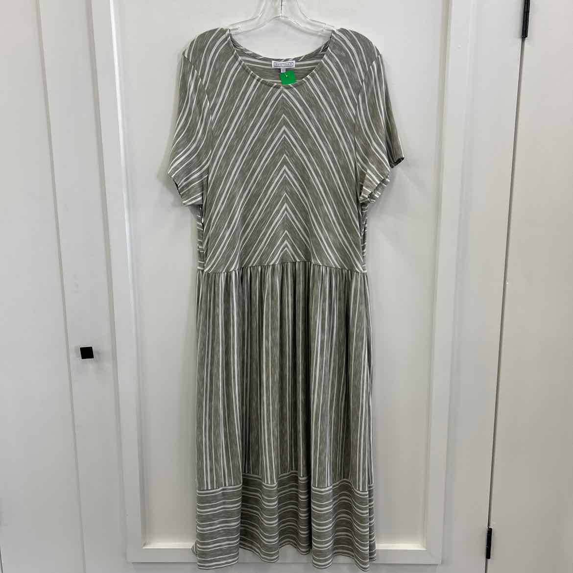 Size L White/Green viscose Poly Spandex Preloved Dress