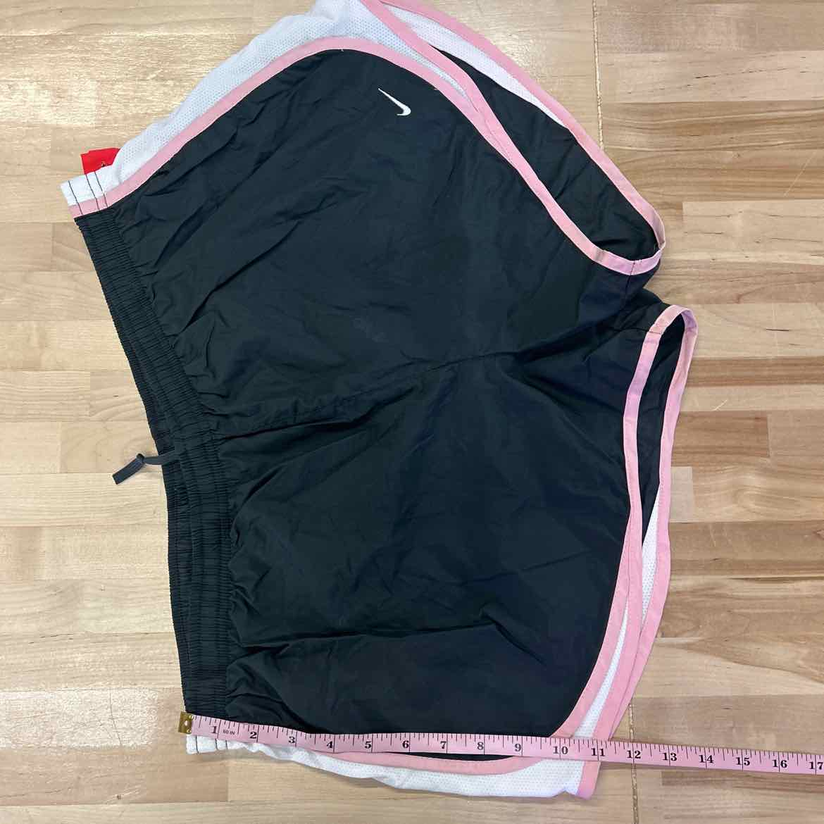 Nike Size XL Black Preloved Shorts