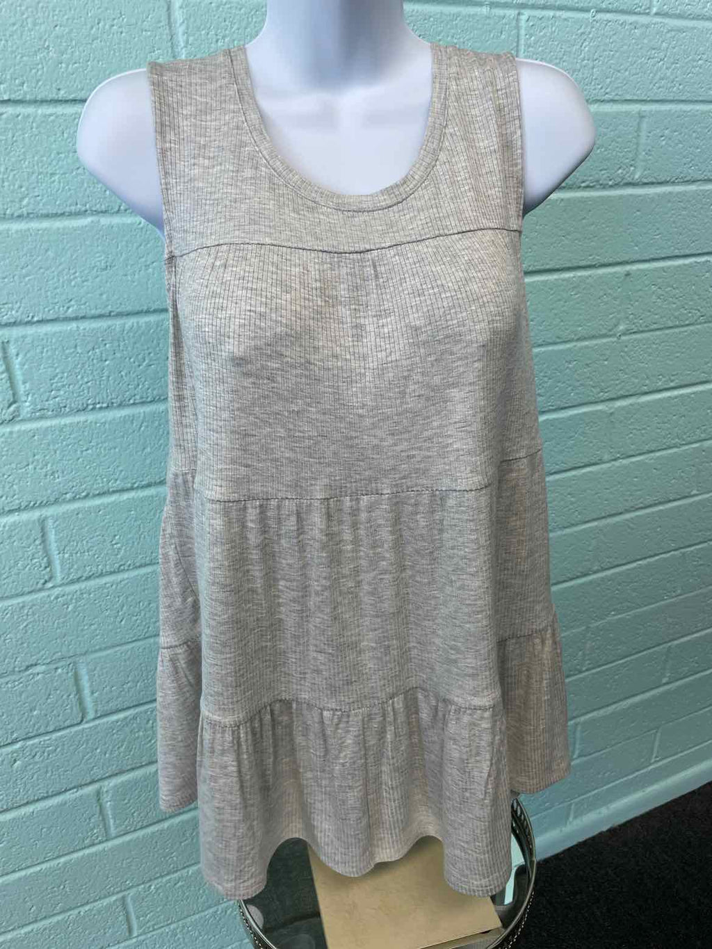 Vera Wang Size S Gray Tank