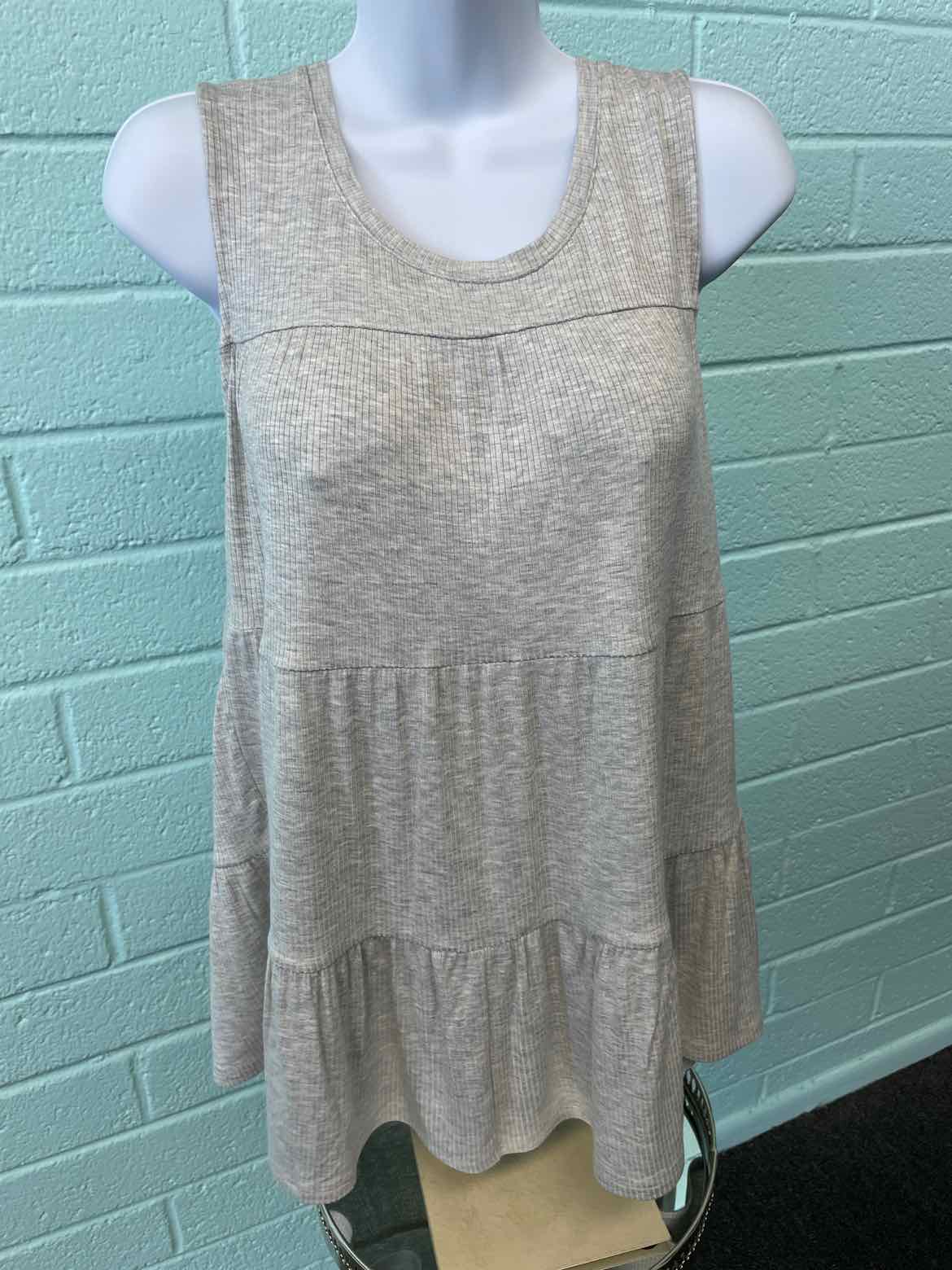Vera Wang Size S Gray Tank