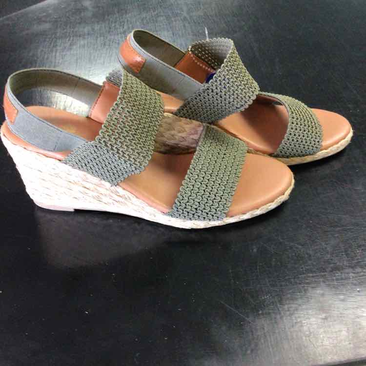 Tommy Bahama Shoe Size 7.5 Olive Sandals