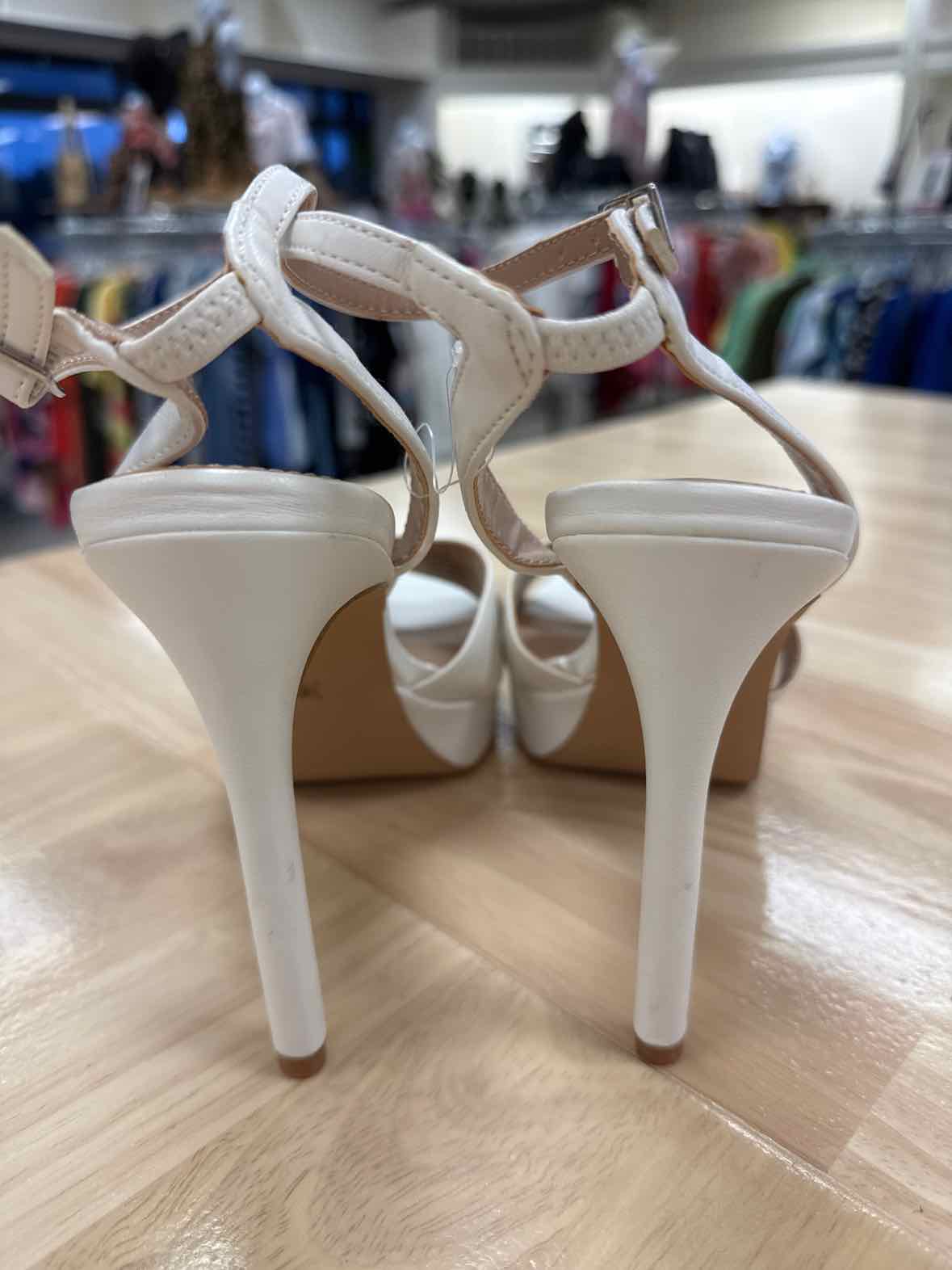 BCBG Size 7 White Niada Platform Sandal - Cloud Dancer