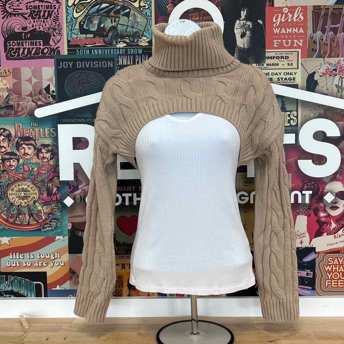 STR Size M Beige Knit Preloved Crop Turtleneck Sweater