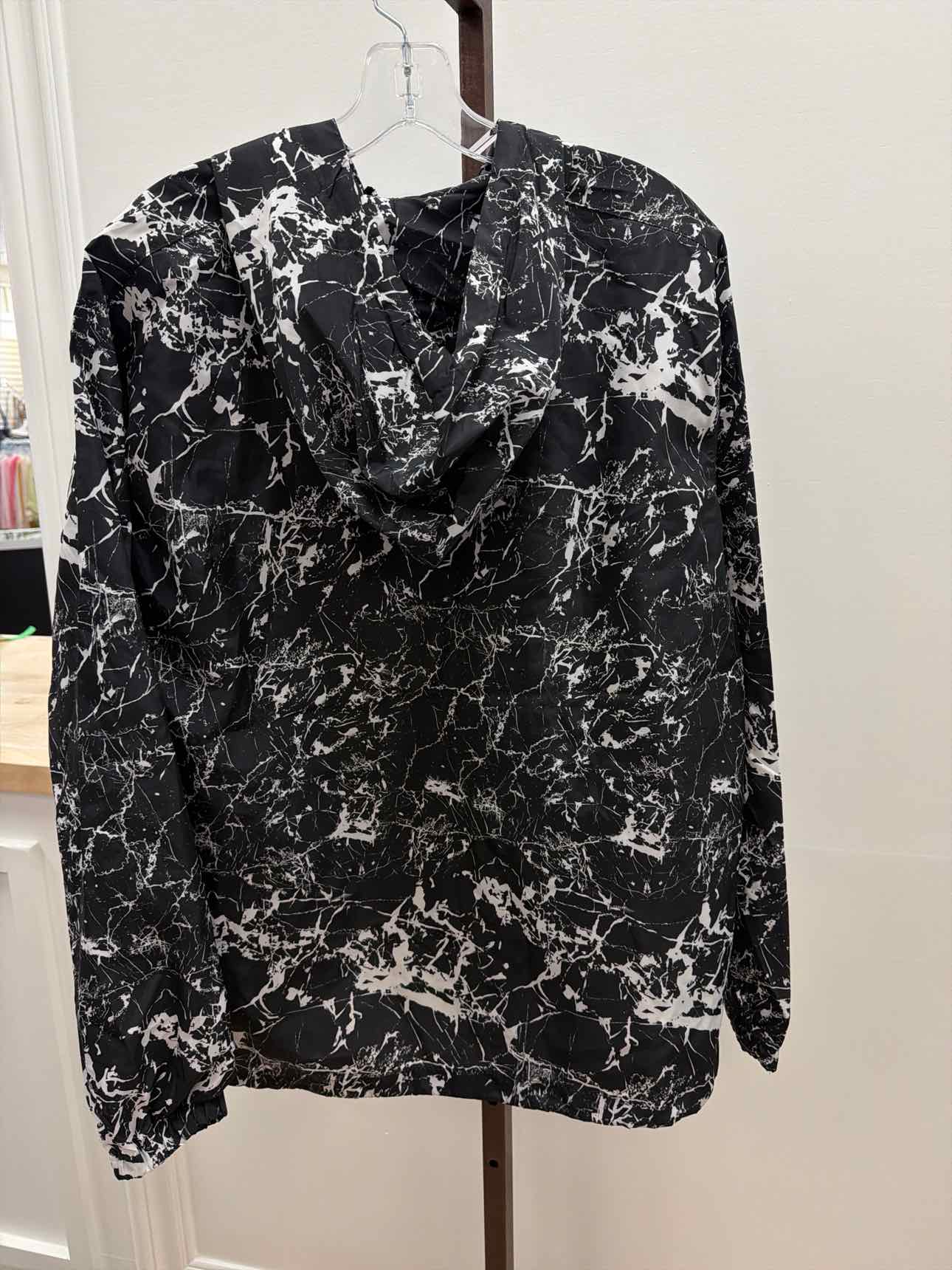 beautiful giant Size M Black White MENS Jacket
