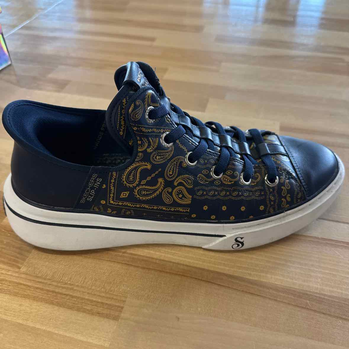 Skechers Size 10 Blue & Gold Snoop Dogg Slip In Sneakers