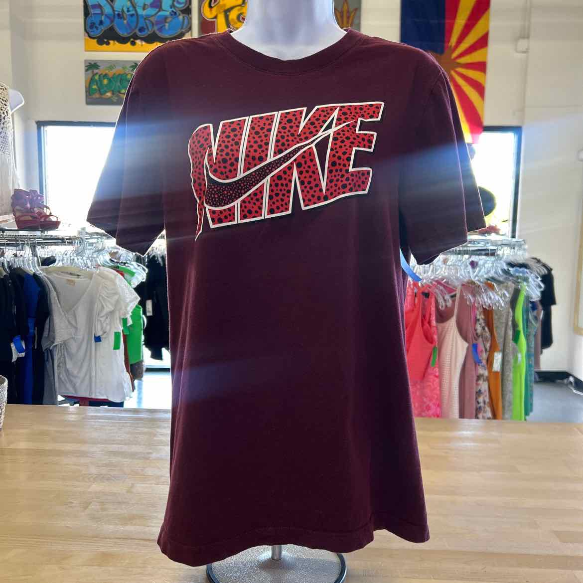 Nike Size S Burgandy Preloved T-Shirt SS