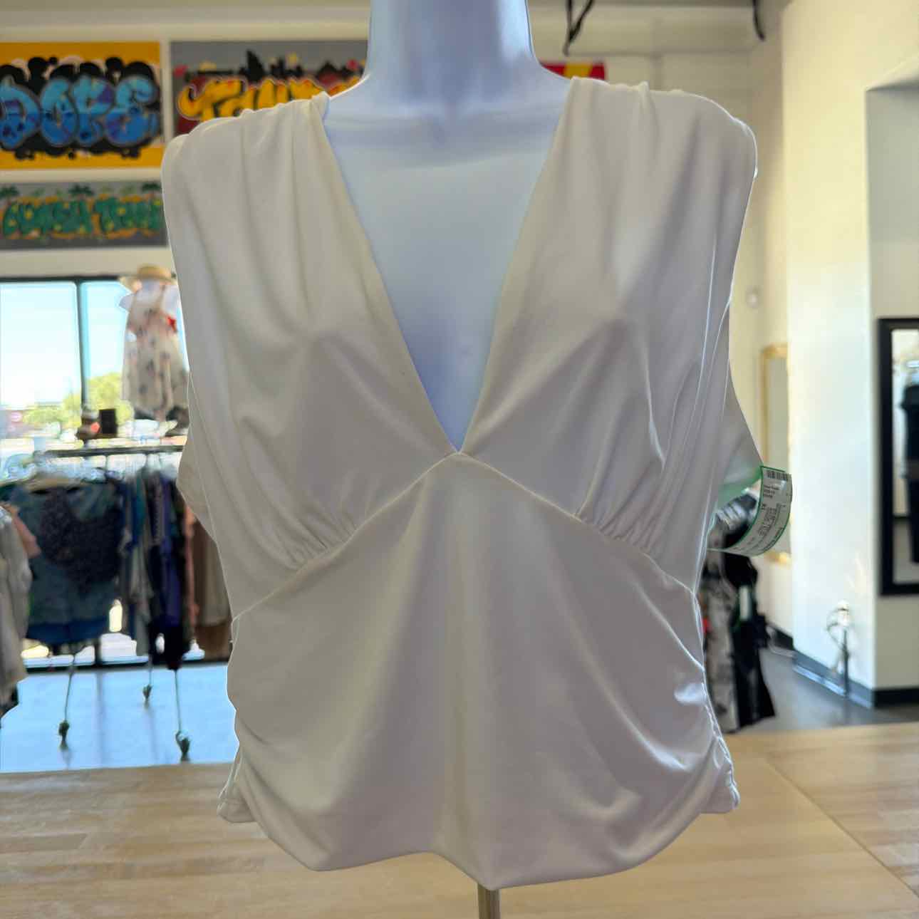Abercrombie Size XL White Sleeveless