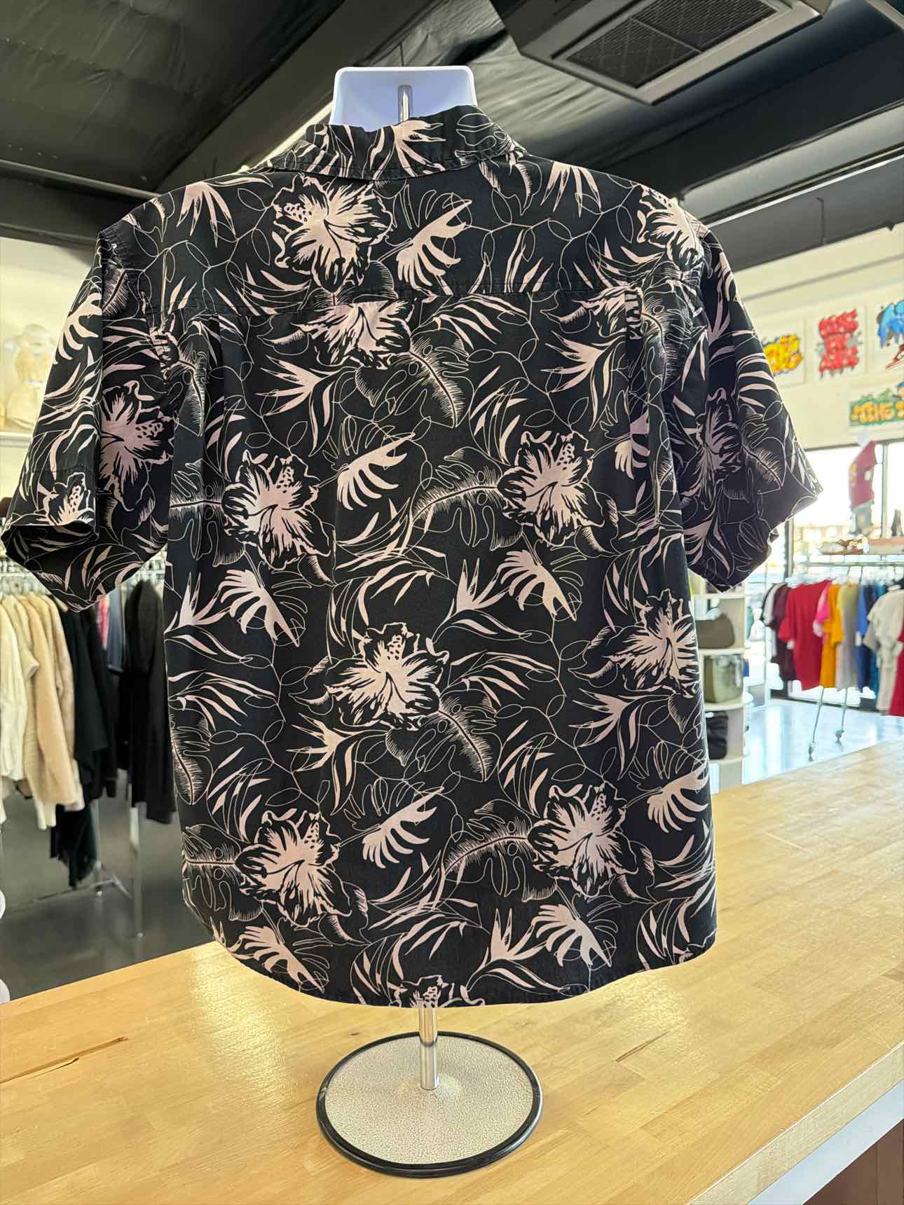 Island Shores Size M Black Preloved MENS Button Down Shirt