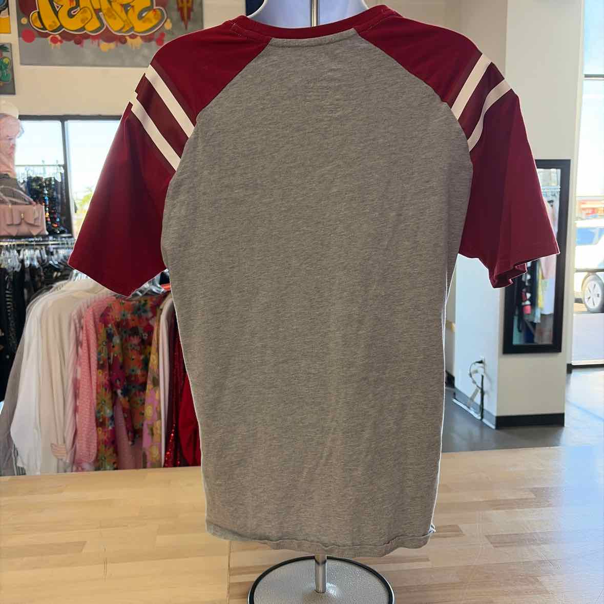 NFL Size M Gray & Red T-shirt