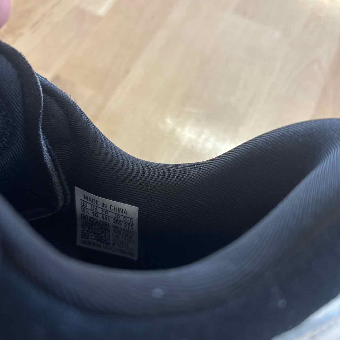 Adidas Size 10.5 Black MENS Sneakers