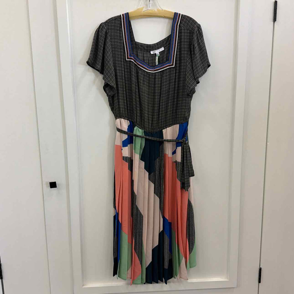 Dr 2 Size XL Multi-Color Preloved Dress