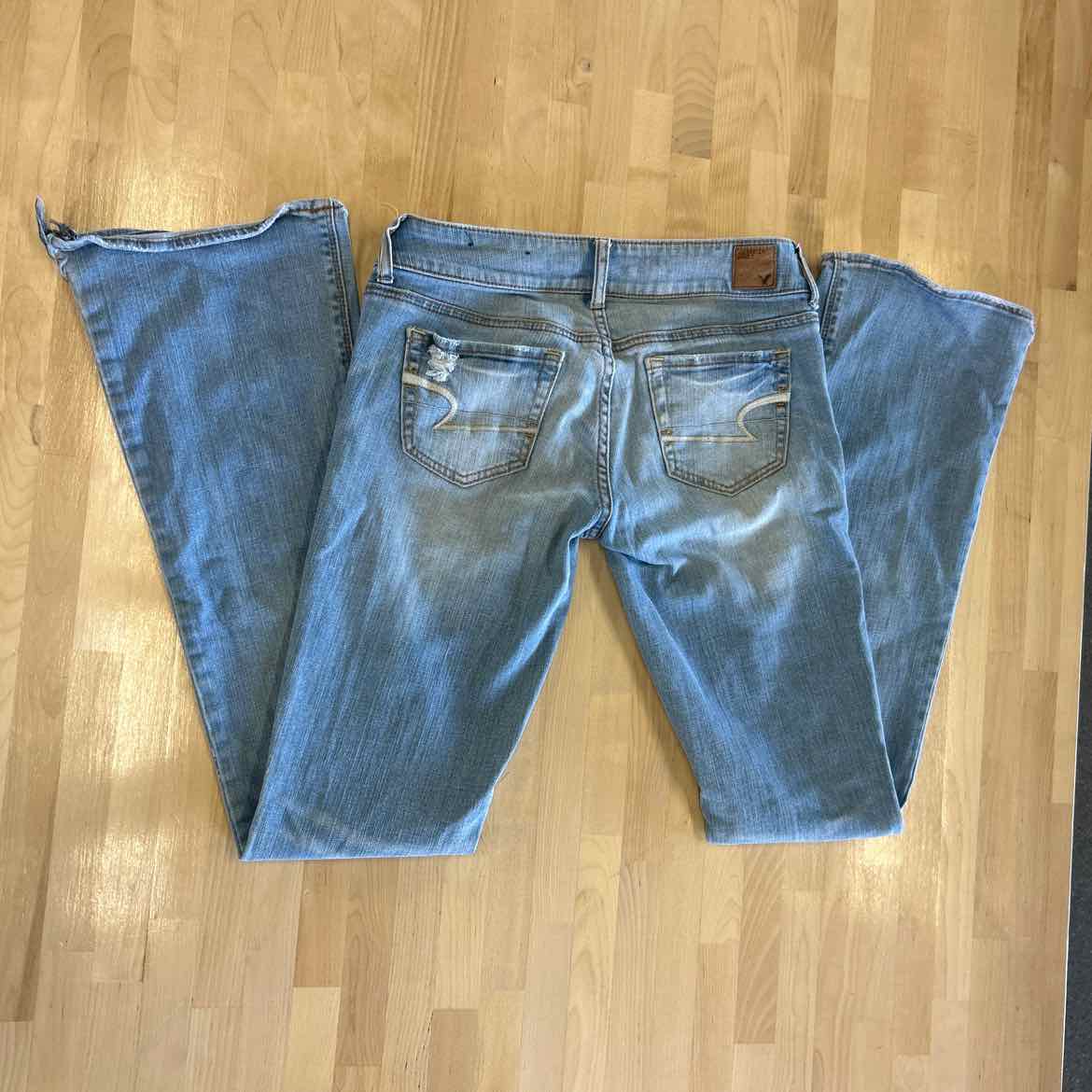 American Eagle Size 2 Blue Jeans