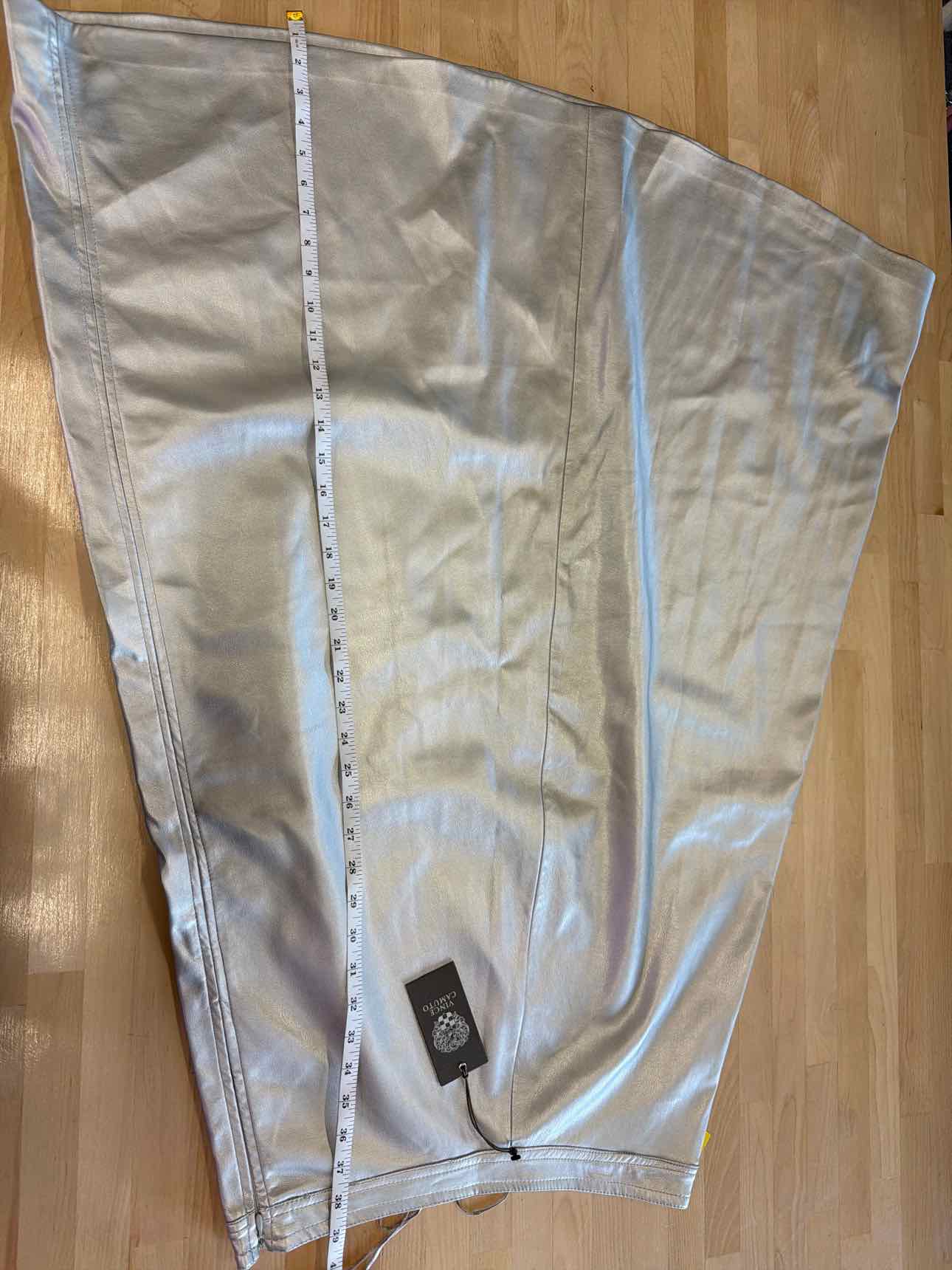 Vince Camuto Size M Silver Skirt