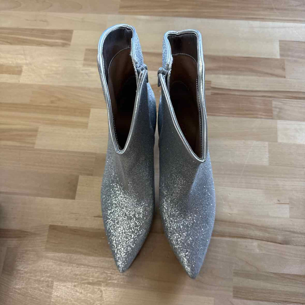 On 34th Aatira Tulip Booties