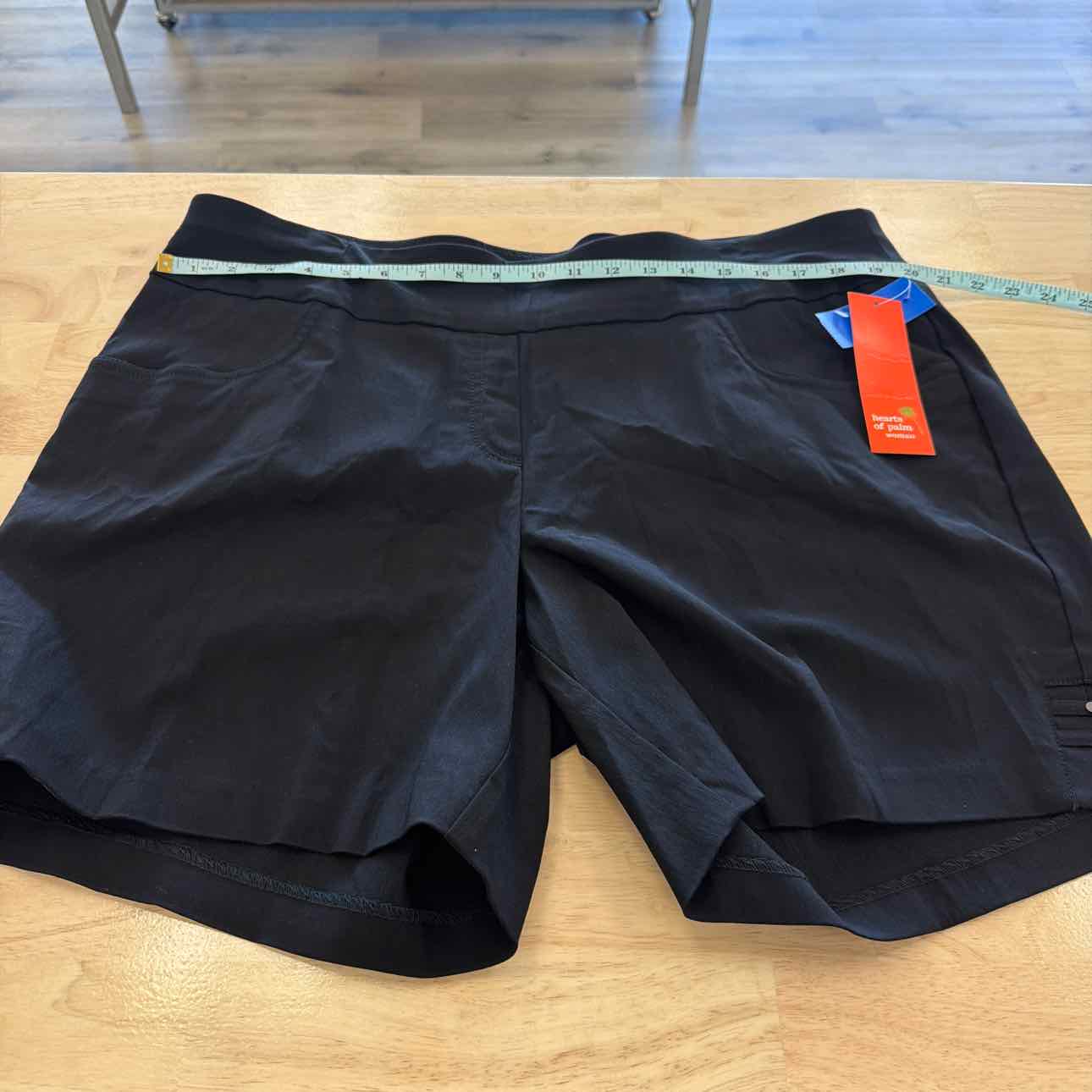 Hearts of palm Women Size 20W Black New Shorts