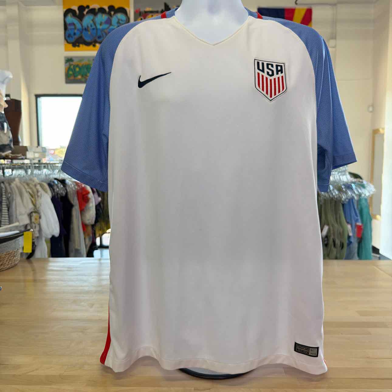 Nike Size XL White MENS Athletic Tee