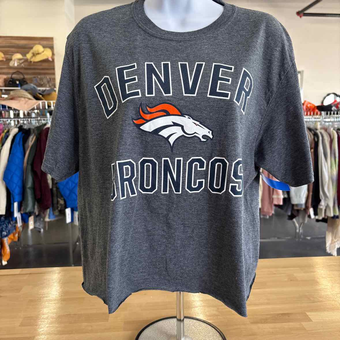 NFL Size L Gray T-shirt