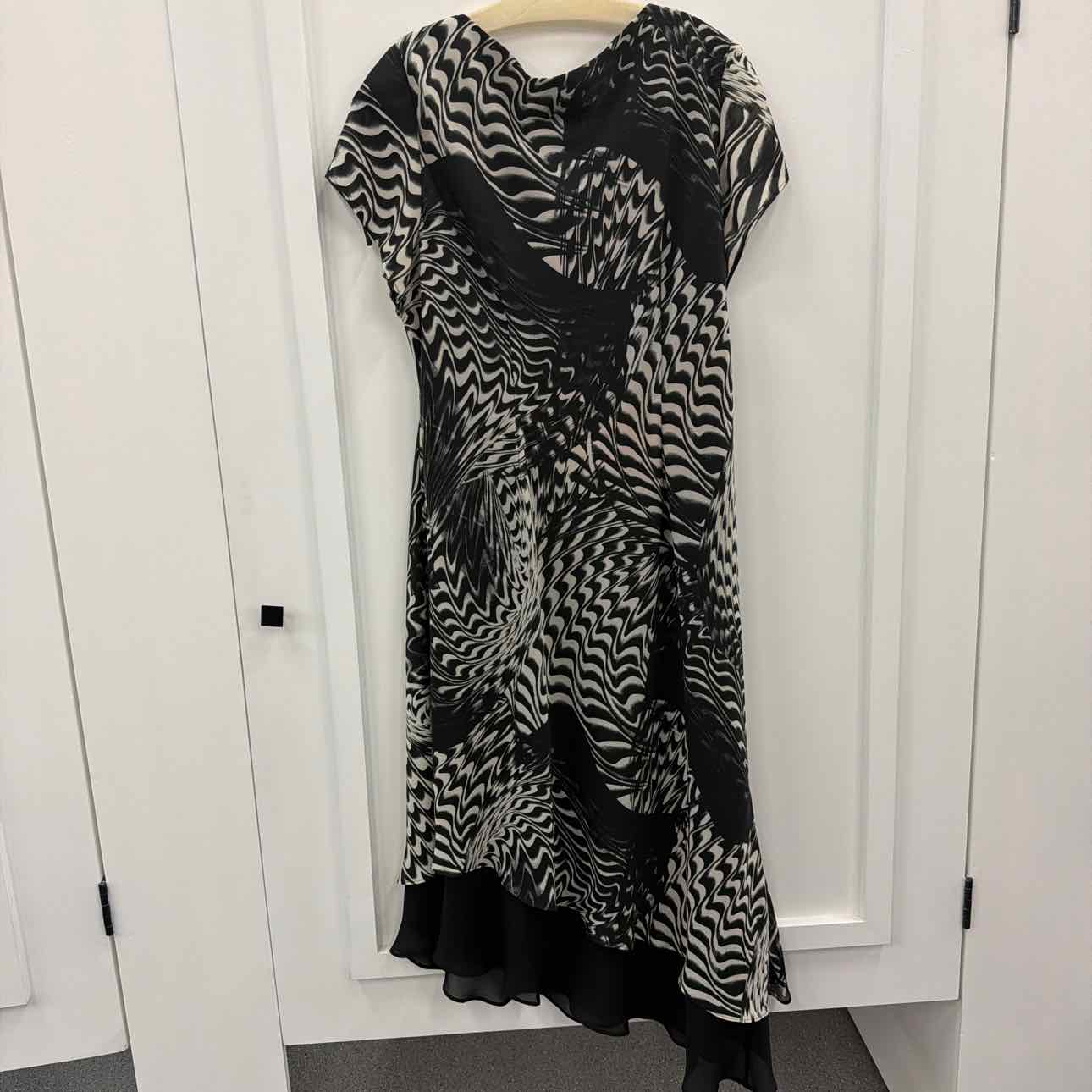 Positive Attitude Size 20 Black & beige Polyester Preloved Dress