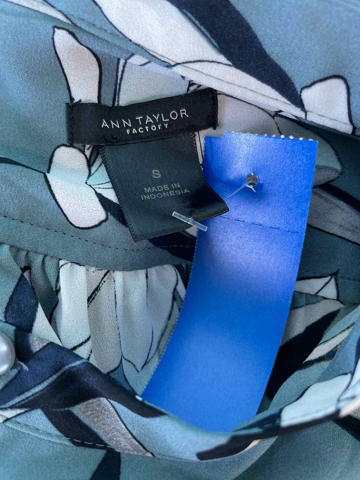 Ann Taylor Size S Gray & White Blouse