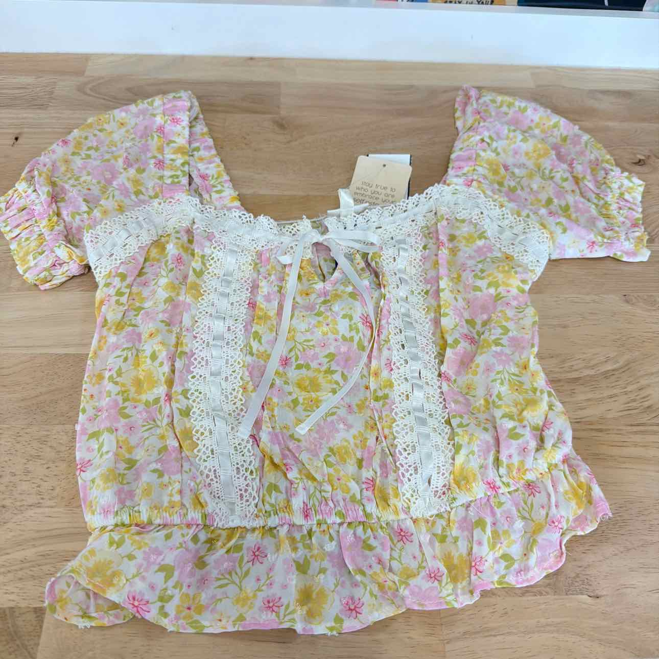 Self E Size XS Self Esteem Floral Short Sleeve Peasant Blouse