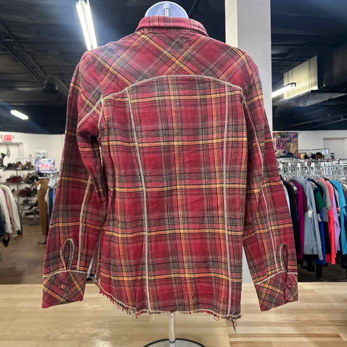 Legendary Whitetails Size M Red Preloved Flannel