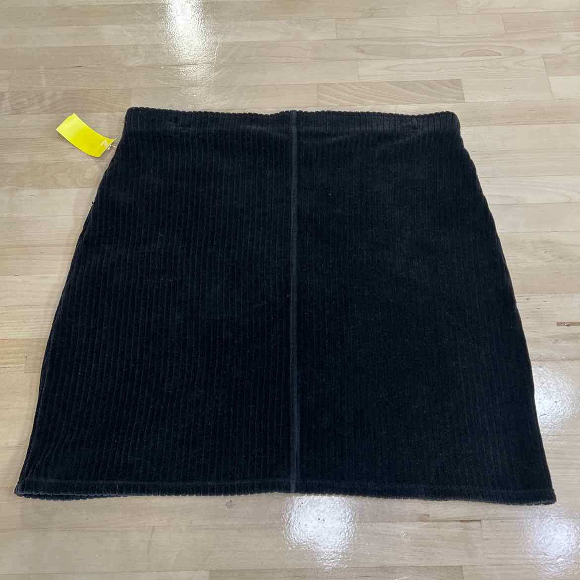 Hue Size M Black Corduroy Preloved Skirt
