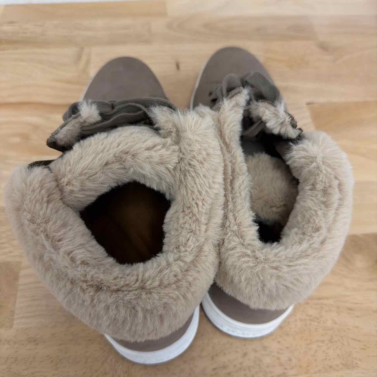 Aetrex Size 10 Gray Preloved Boots