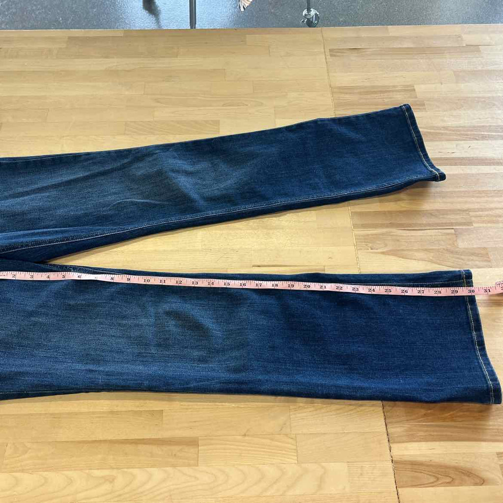 Wrangler Size 6 Blue Denim Preloved Jeans