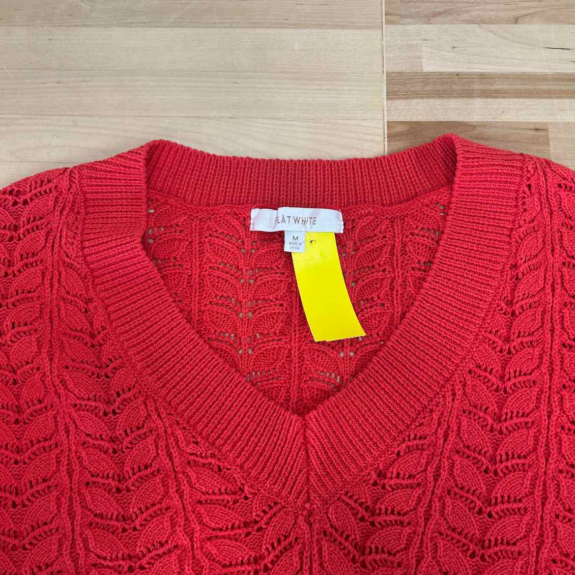 Flat White Size M Orange Preloved Sweater