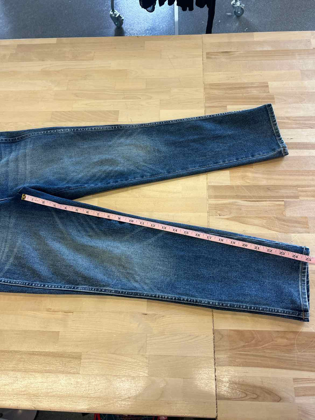 White House Black Market Size 4 Blue Denim Preloved Jeans