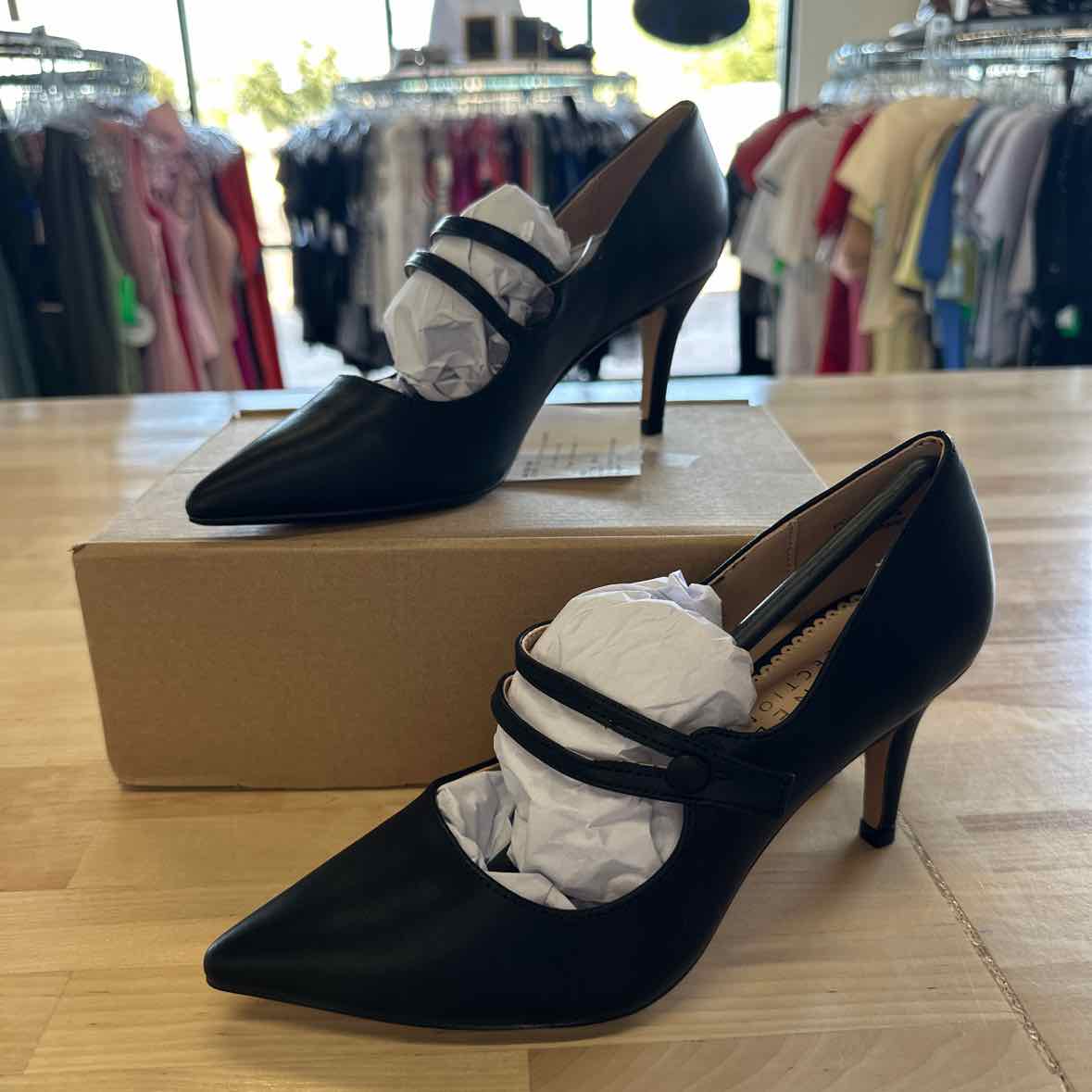 Journee Collection Shoe Size 6.5 Sidney Pump Black Heels
